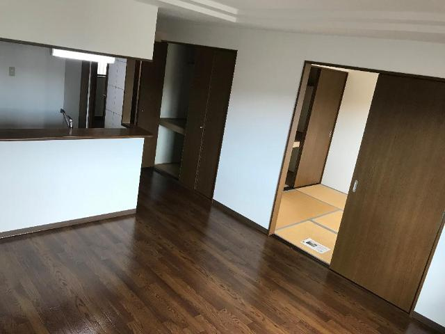 エスペランス　光の居間・リビング|１３帖リビング　クロス全張替え