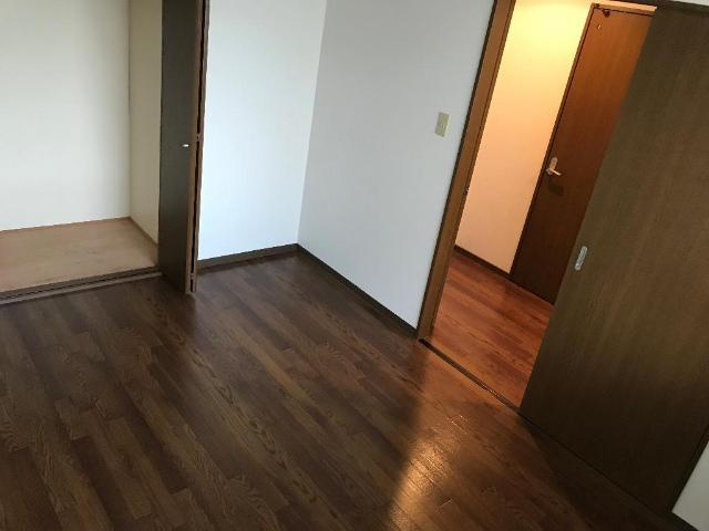 エスペランス　光の内装|玄関横の6帖洋室　寝室として