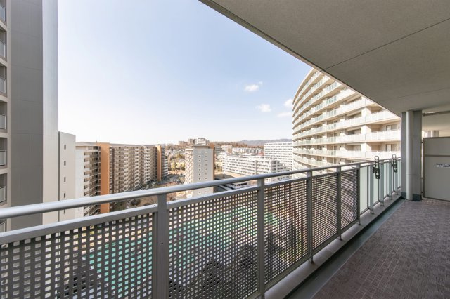 ◆２０２５年２月中旬フルリノベーション完了予定◆角住戸＆１３階部分◆ディーグラフォート千里中央の展望|バルコニーからの眺望