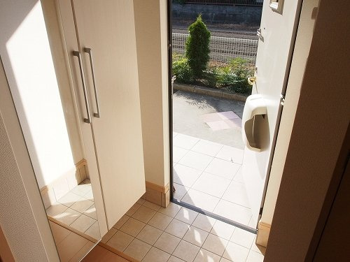 オワゾー・ブルーＢの玄関