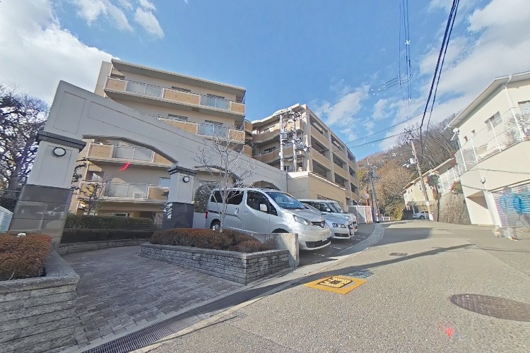 アズ・シェラーナ．ココの外観
