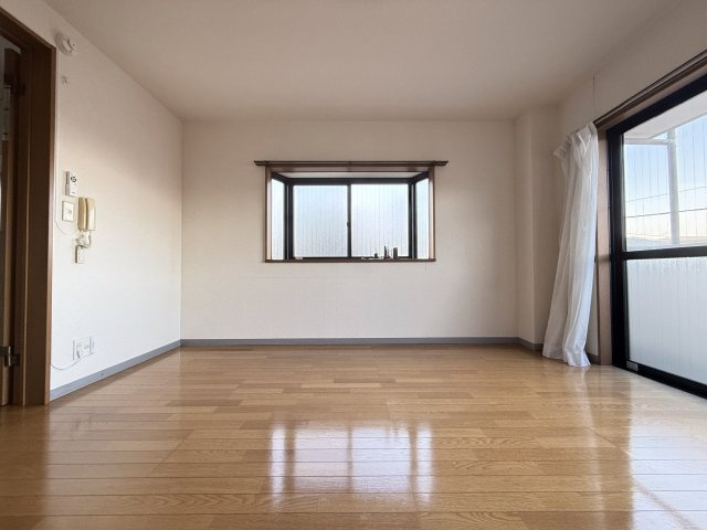 ライフ塩田の内装