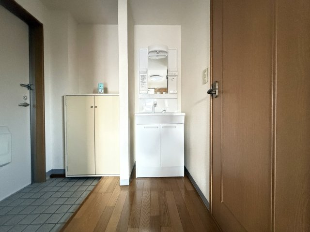 ライフ塩田の独立洗面台