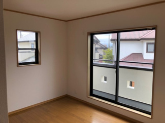 【洋室】 | 【Re-Style】かまとり住宅　おゆみ野6丁目 | 2階洋室も綺麗になっております。
家族で部屋を決まるのが楽しみな室内となっております！