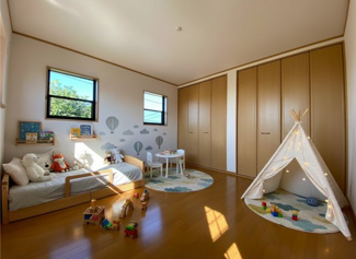 【洋室】 | 【Re-Style】かまとり住宅　おゆみ野6丁目 | 2階洋室も綺麗になっております。家族で部屋を決まるのが楽しみな室内となっております！※
イメージです。実際に家具はつきません。