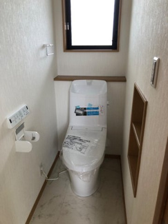 【トイレ】 | 【Re-Style】かまとり住宅　おゆみ野6丁目 | 清潔感は溢れる新品のトイレに交換しております。
ニッチも付いていて小物を置くのも便利です！