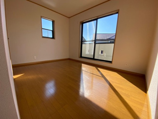 【洋室】 | 【Re-Style】かまとり住宅　おゆみ野6丁目 | 2階洋室も綺麗になっております。
家族で部屋を決まるのが楽しみな室内となっております！