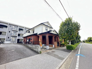 【前面道路含む現地写真】 | 【Re-Style】かまとり住宅　おゆみ野6丁目 | 前面道路は歩道もあり、ゆったりとした幅の広い道路となっております。
