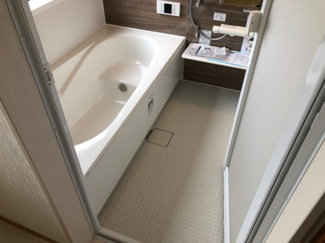 【浴室】 | 【Re-Style】かまとり住宅　おゆみ野6丁目 | 新しいユニットバスで快適バスタイム！！
カラット床となっており、乾くのも早いですよ！