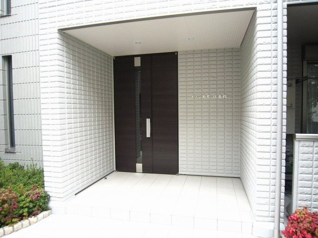 メゾン西片伍番館のエントランス
