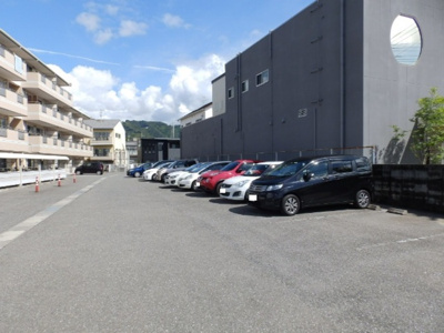 【駐車場】 | ラ・ティーダ | 敷地内駐車場