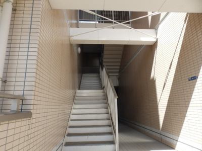 【エントランス】 | ラ・ティーダ | 1階入口