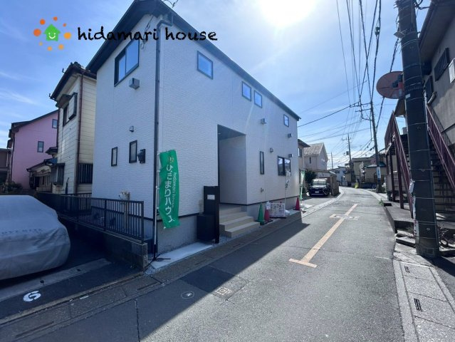 西区指扇　23-3期　新築戸建　リナージュ01の前面道路含む現地写真