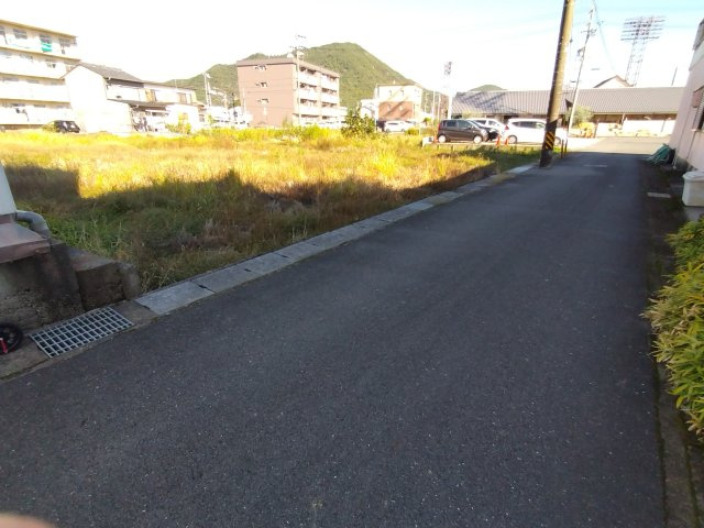 ６４２７６　岐阜市若福町土地の前面道路含む現地写真