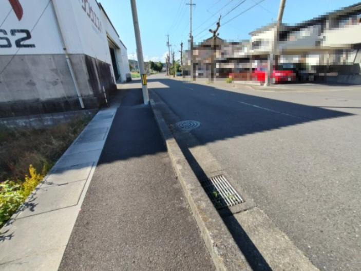 ６４２７６　岐阜市若福町土地の前面道路含む現地写真