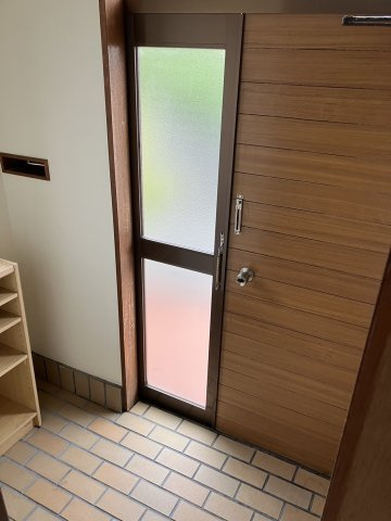 信濃町貸家の玄関