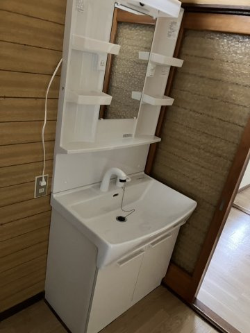 信濃町貸家の洗面所