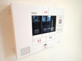 【セキュリティ】 | ロイヤルメゾンHYS | モニター付きインターホンとホームセキュリティーがあって安心です。