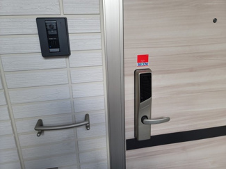 【玄関】 | ロイヤルメゾンHYS | カードキーになっています。