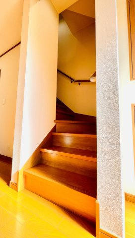 あきる野市野辺　中古戸建のその他共用部分|階段