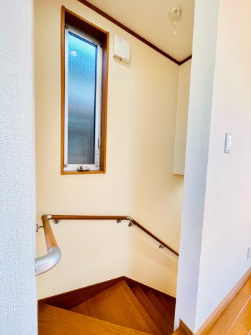 あきる野市野辺　中古戸建のその他共用部分|２階階段