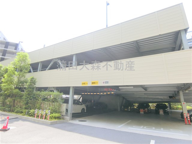 ザ・ガーデンズ大田多摩川の駐車場