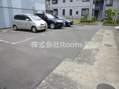 【駐車場】 | ディア・クオーレ鴫野 | 駐車場に車を止められます
