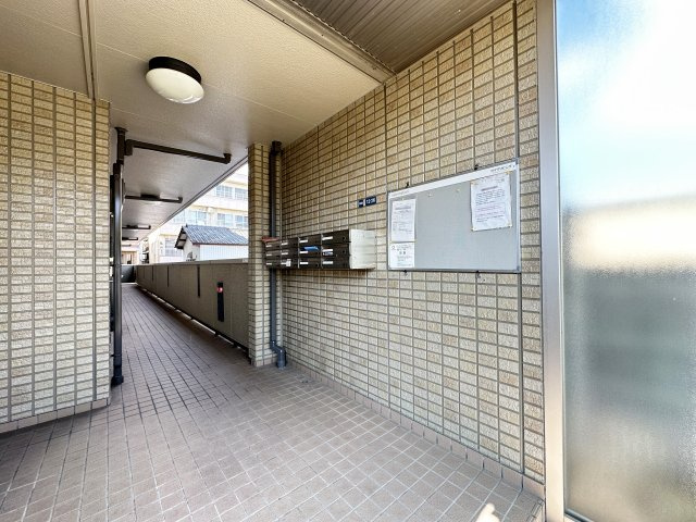 ジュネス北御座のエントランス