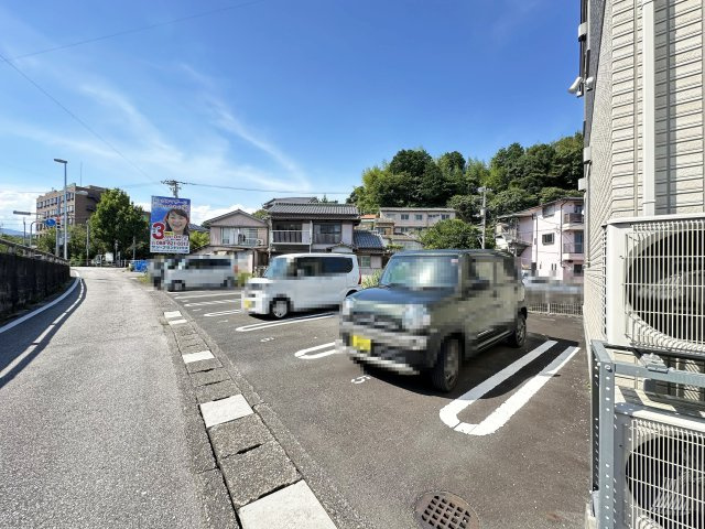 シュマールの駐車場
