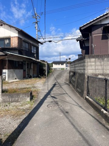 西条市下島山甲721-3　売土地の前面道路含む現地写真