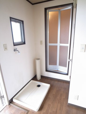 【浴室】 | タウニー浜野 | お風呂の前に洗濯機置き場の室内で、夜の洗濯も安心！