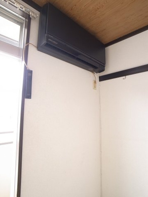 【その他】 | タウニー浜野 | 黒いエアコン。新鮮な感覚。