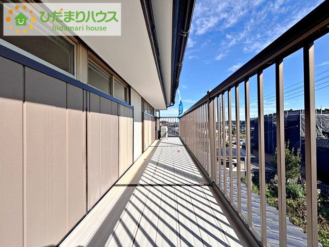 【バルコニー】 | ひたちなか市高野　中古戸建 | 広々としたバルコニー。お洗濯物もぜーんぶ干せちゃいます！！