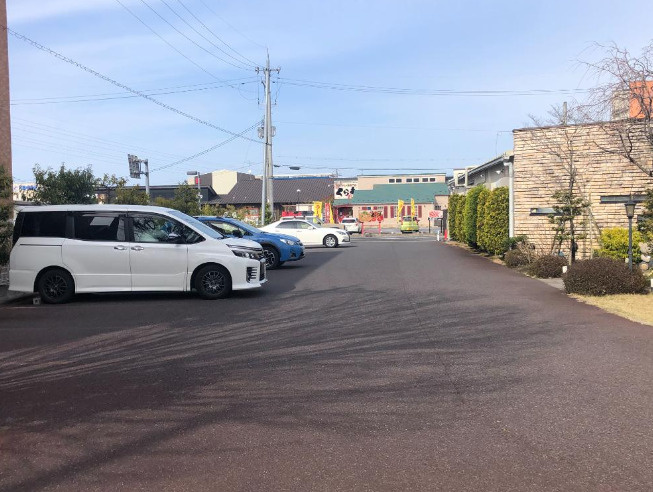 プティドール店舗の駐車場|駐車場があります