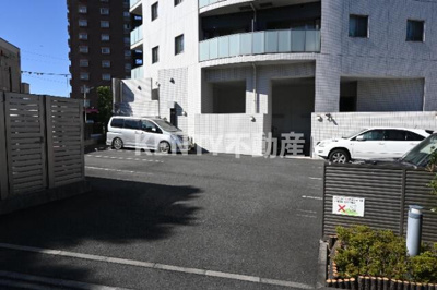 【駐車場】 | スカイプラザⅡ | 車をお持ちの方に嬉しい駐車場付きの物件です