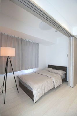 【洋室】 | LANART四街道 | ベッド・カーテン完備！（布団は貸出です。別途費用がかかります。）