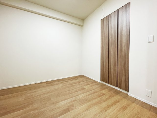 【洋室】 | クレヴィア辰巳