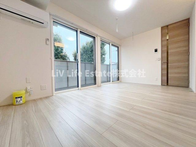 グランテージC（旧D-ROOM芋窪ガレージハウス）の居間・リビング