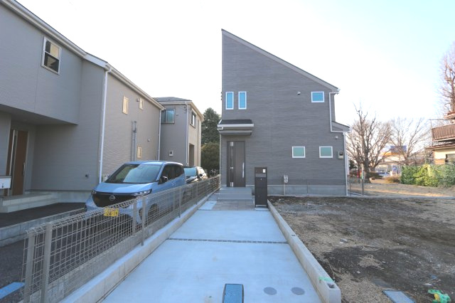 【QUAD】東久留市滝山４丁目の外観|東南側の居室は勾配天井にロフト付きの開放的な空間です