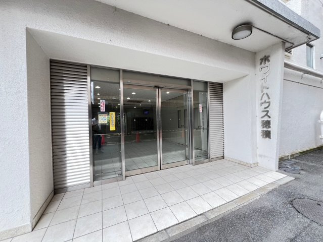 ホワイトハウス穂積のエントランス