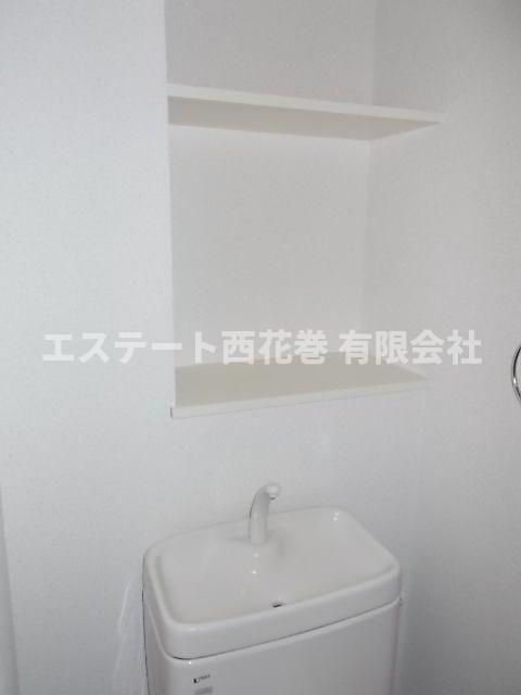 グランドリーRII|トイレ収納棚あります