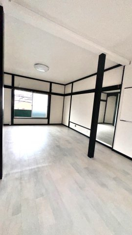 保木間2丁目店舗の洋室