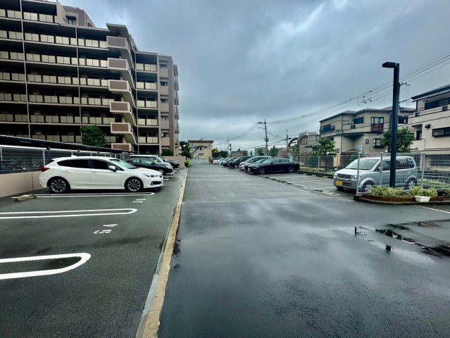 グランドメゾン四條畷の駐車場