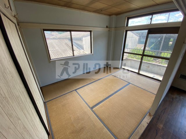 羽曳野市川向住居付き事務所の和室