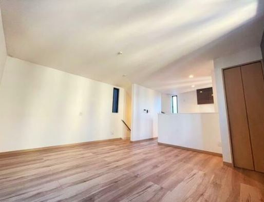 【新築】入間郡三芳町藤久保新築分譲住宅 全1棟の居間・リビング|2Fリビングは人目を気にせずプライベート空間を守れます♪