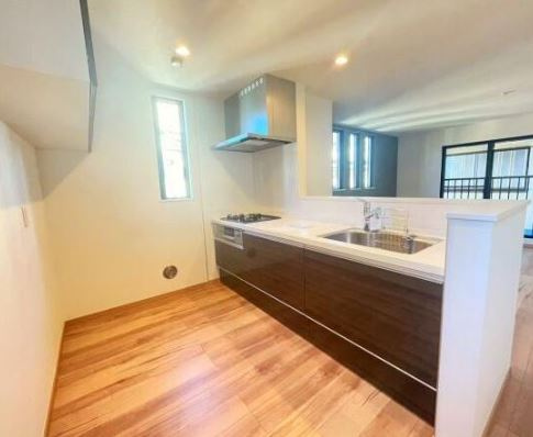 【新築】入間郡三芳町藤久保新築分譲住宅 全1棟のキッチン|対面式のシステムキッチンでリビングの様子を見ながらお料理できます☆