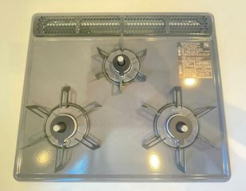 【新築】入間郡三芳町藤久保新築分譲住宅 全1棟のキッチン|3口コンロです！