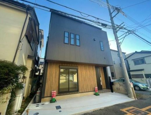 【新築】入間郡三芳町藤久保新築分譲住宅 全1棟の外観|近くには興亜もの施設も多数あり便利☆
ぜひお気軽にお問い合わせください！