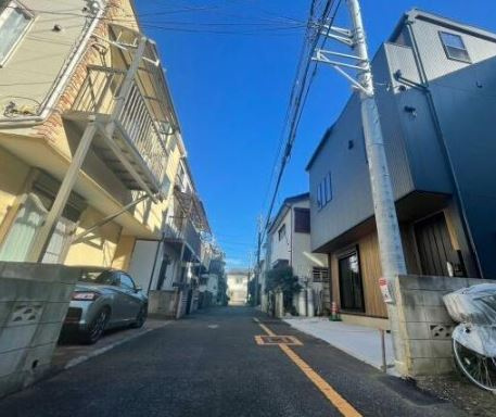【新築】入間郡三芳町藤久保新築分譲住宅 全1棟の前面道路含む現地写真|前面道路含む現地写真です