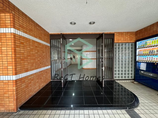 花影中村コーポのエントランス